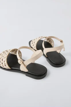 Niños ZARA 6 - 14 Años·Zapatos<SANDALIA TRENZADA