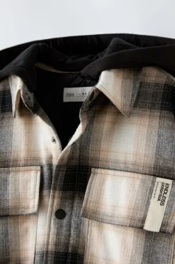 Niños ZARA 6 - 14 Años·Camisas / Sobrecamisas<SOBRECAMISA ACOLCHADA CUADROS CAPUCHA