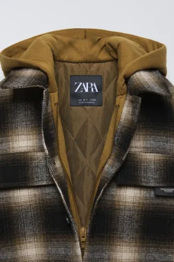 Niños ZARA 6 - 14 Años·Camisas / Sobrecamisas<SOBRECAMISA ACOLCHADA CUADROS CAPUCHA