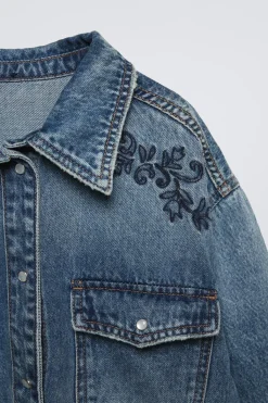 Niños ZARA 6 - 14 Años·Total Look<SOBRECAMISA DENIM BORDADOS