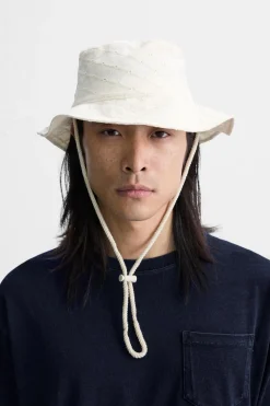 New SOMBRERO BORDADO PERFORADO Hombre Accesorios