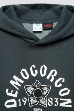 Niños ZARA 6 - 14 Años·Sudaderas<SUDADERA CAPUCHA STRANGER THINGS ™/ © NETFLIX