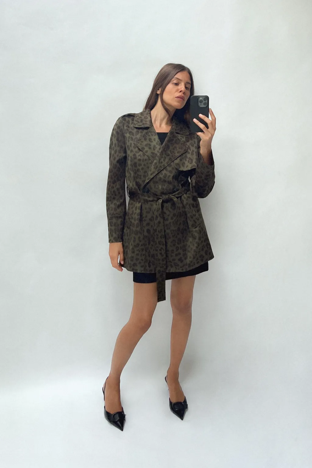 Best TRENCH CORTO ESTAMPADO ANIMAL EFECTO ANTE Mujer Abrigos / Anoraks