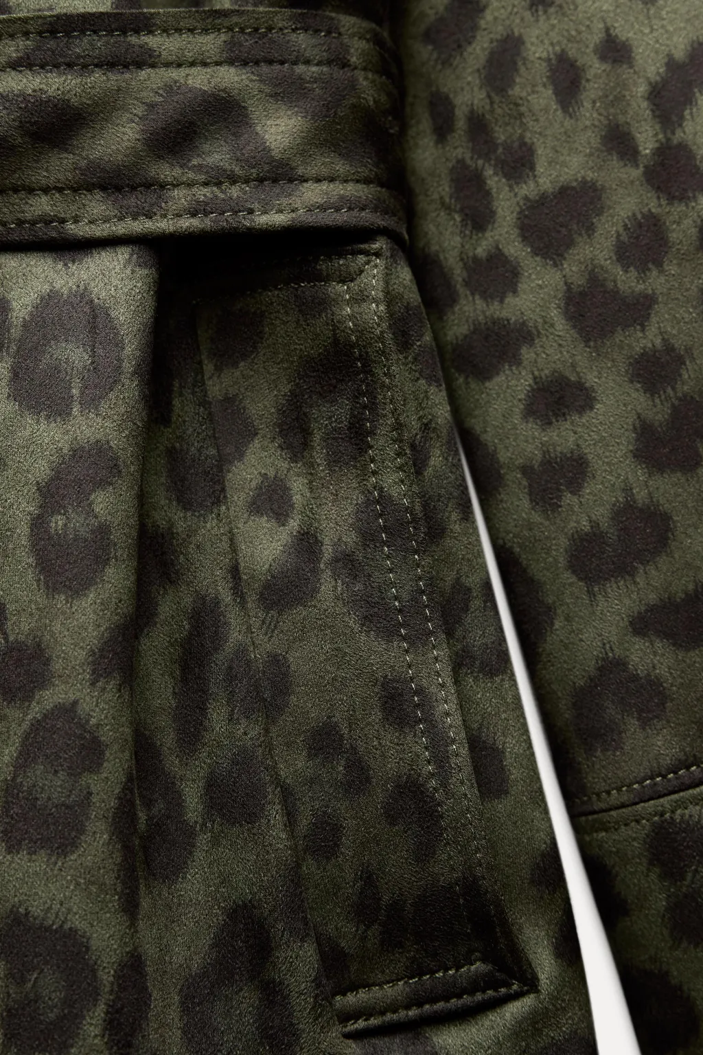 Best TRENCH CORTO ESTAMPADO ANIMAL EFECTO ANTE Mujer Abrigos / Anoraks