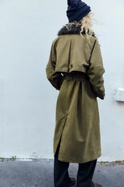 Outlet TRENCH ENCERADO CUELLO EFECTO PELO Mujer Abrigos / Anoraks