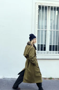 Outlet TRENCH ENCERADO CUELLO EFECTO PELO Mujer Abrigos / Anoraks