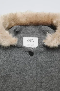 Niños ZARA 6 - 18 Meses·Abrigos / Buzos<TRENKA LANA CAPUCHA