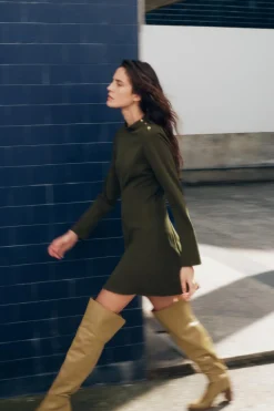 Sale VESTIDO CORTO BOTONES DORADOS HOMBRO Mujer Vestidos