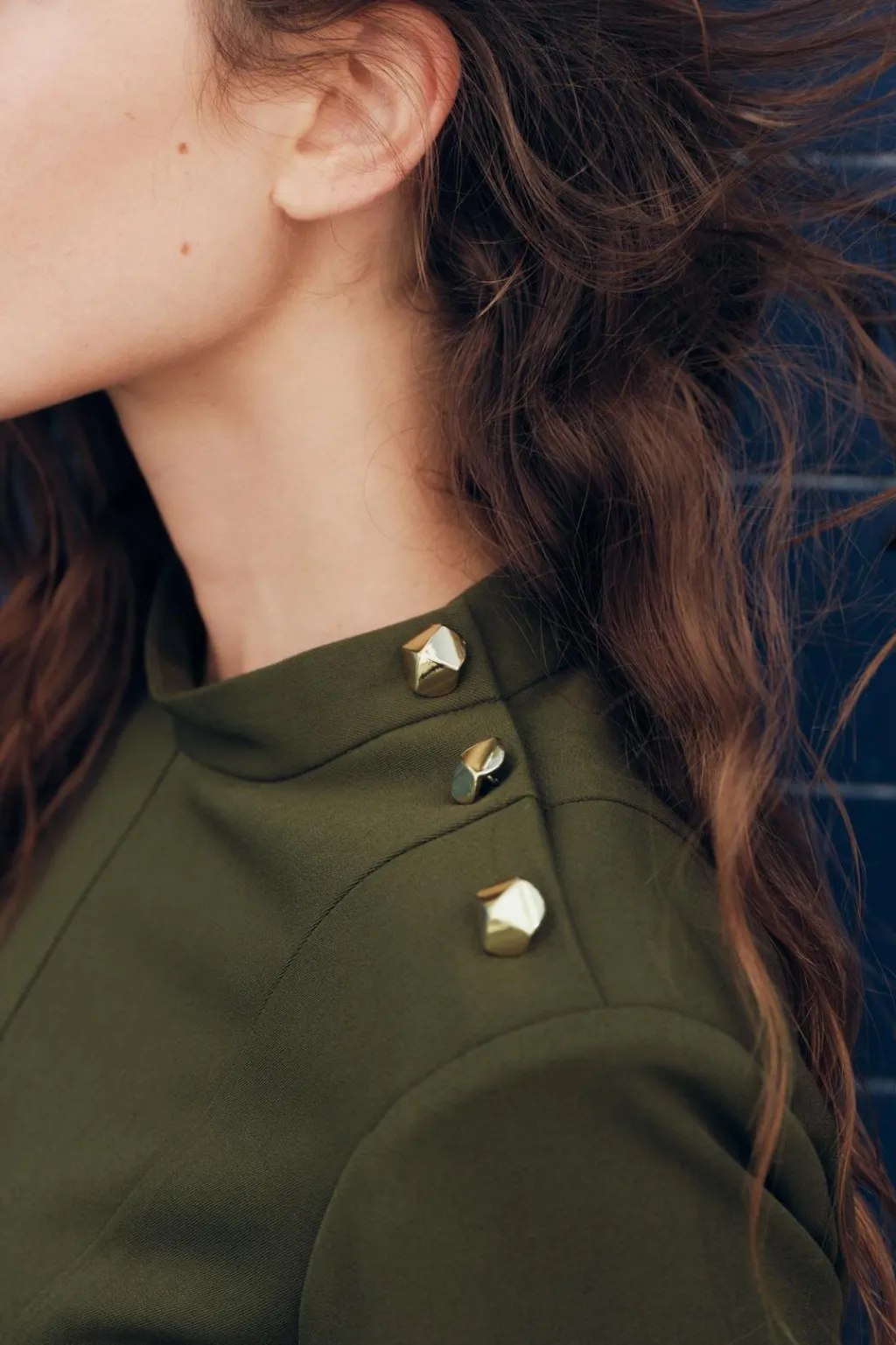 Sale VESTIDO CORTO BOTONES DORADOS HOMBRO Mujer Vestidos