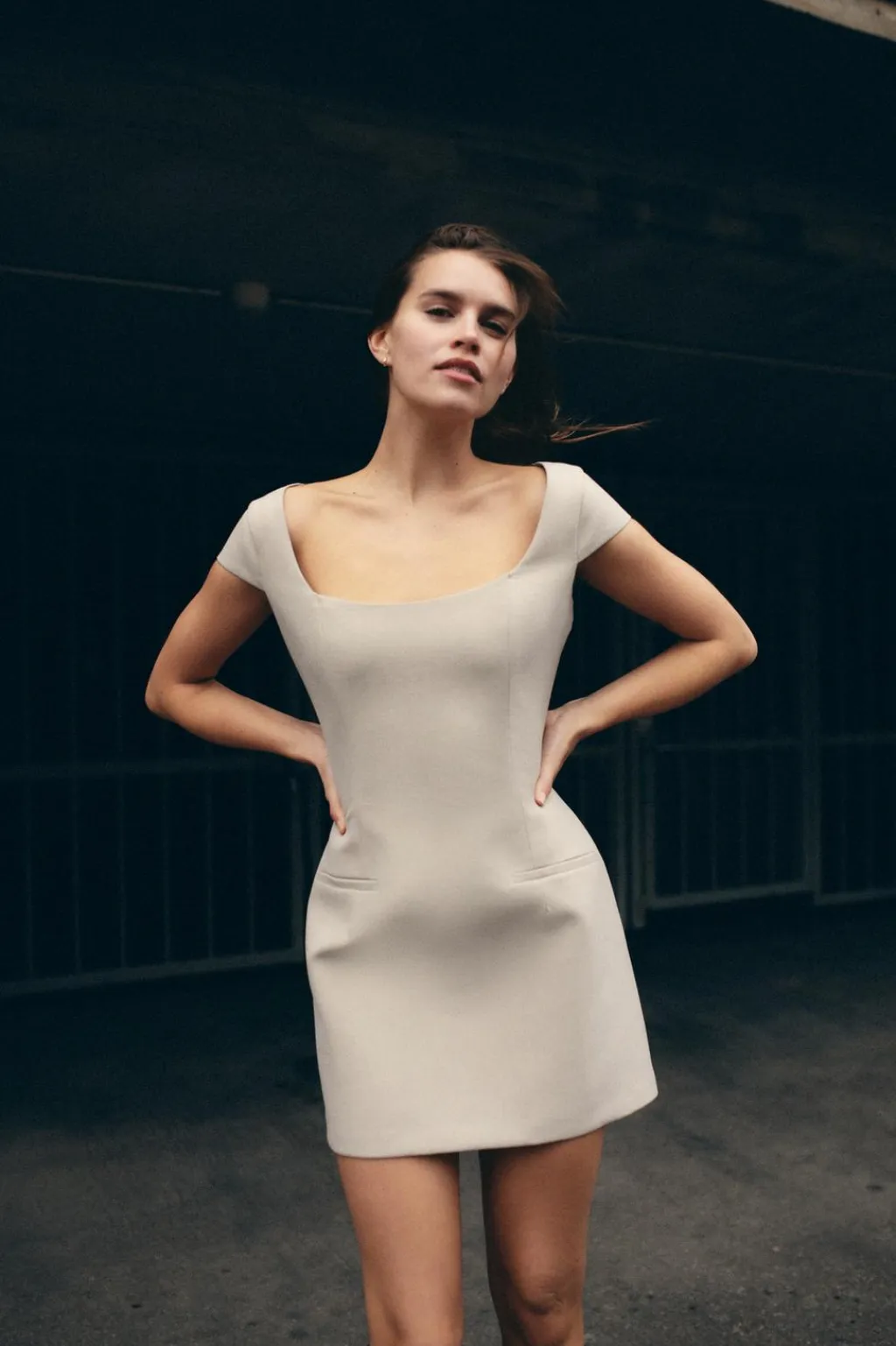 Discount VESTIDO CORTO ENTALLADO Mujer Vestidos