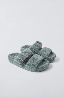 Niños ZARA 6 - 14 Años·Zapatos|6 - 14 Años·Zapatos<ZAPATILLA DE CASA BORREGUILLO HEBILLAS