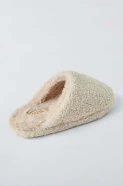 Niños ZARA 6 - 14 Años·Zapatos|6 - 14 Años·Zapatos<ZAPATILLA DE CASA BORREGUILLO