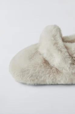 Niños ZARA 0 - 6 Meses·Patucos<ZAPATILLA DE CASA PELO