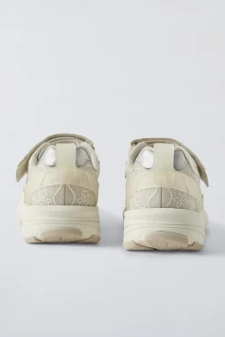 Niños ZARA 6 - 14 Años·Zapatos<ZAPATILLA DEPORTIVA FLORES