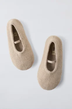 Niños ZARA 6 - 14 Años·Zapatos<ZAPATILLAS DE CASA CALCETÍN