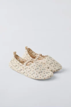 Niños ZARA 6 - 14 Años·Zapatos<ZAPATILLAS DE CASA FLORES