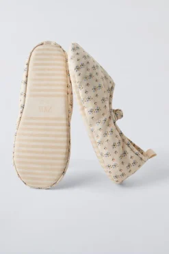 Niños ZARA 6 - 14 Años·Zapatos<ZAPATILLAS DE CASA FLORES