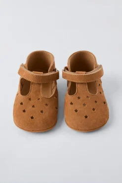 Niños ZARA 0 - 6 Meses·Patucos<ZAPATO TROQUELADO PIEL