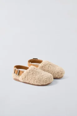 Niños ZARA 1½ - 6 Años·Zapatos|1½ - 6 Años·Zapatos<ZUECO BORREGUILLO