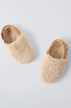 Niños ZARA 1½ - 6 Años·Zapatos|1½ - 6 Años·Zapatos<ZUECO BORREGUILLO