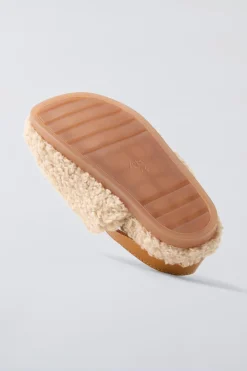 Niños ZARA 1½ - 6 Años·Zapatos|1½ - 6 Años·Zapatos<ZUECO BORREGUILLO