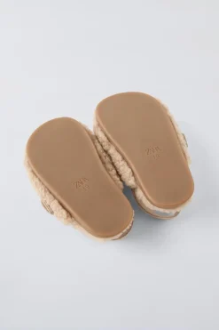 Niños ZARA 1½ - 6 Años·Zapatos|1½ - 6 Años·Zapatos<ZUECO BORREGUILLO
