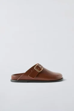 Niños ZARA 6 - 14 Años·Zapatos<ZUECO PIEL HEBILLA LATERAL